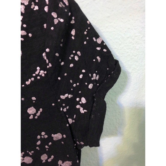 ✨2/$25 Rock & Republic Splatter Paint V-Neck Tee - Picture 3 of 5